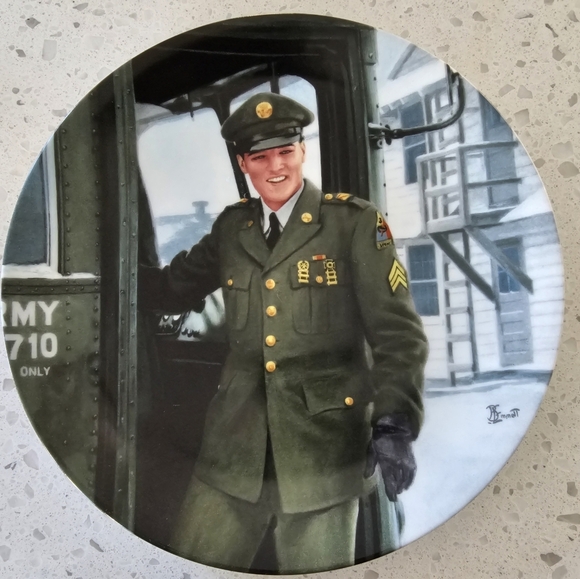 Elvis Limited Edition Elvis Presley: Looking at a Legend 1989 Plate - Picture 1 of 6